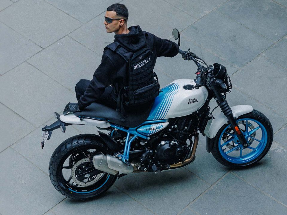 Royal Enfield�Guerrilla 450 2026 - 3/4 traseira