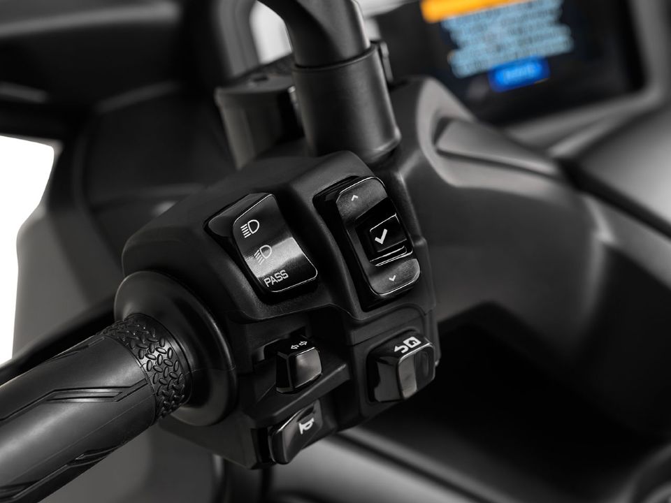 Yamaha�XMax 300 2027 - escapamentos