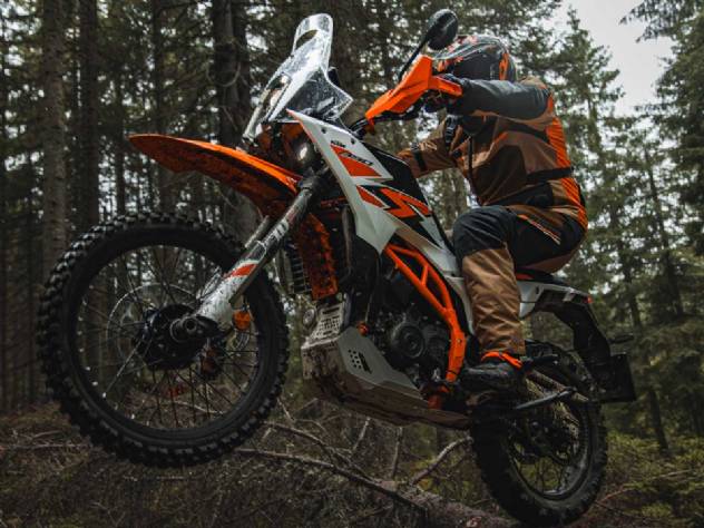 KTM 390 Adventure R chega às lojas da marca em outubro