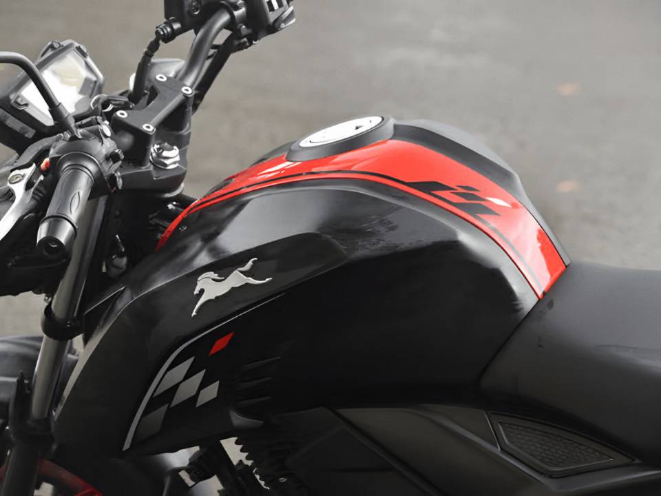 Apache RTR 160 4V
