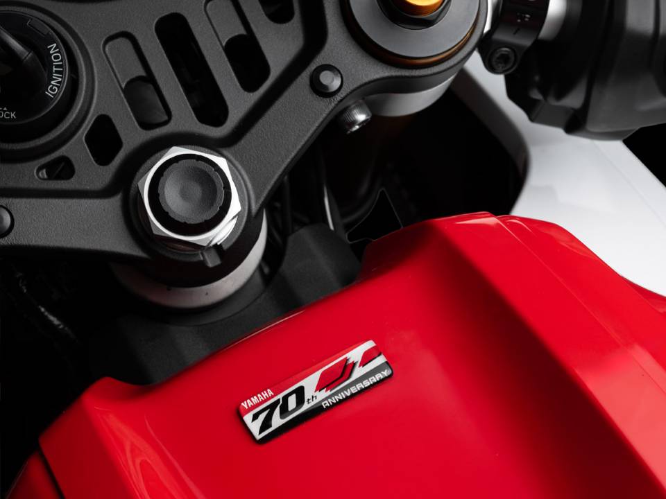 Yamaha R7 70 anos