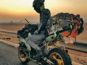 Kawasaki Ninja que passou por 94 pa�ses volta do fundo do mar do Caribe