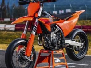 KTM  apresenta a nova linha 450 SMR 2027; detalhes e fotos