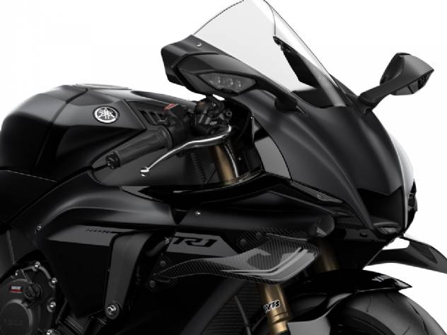 Yamaha R1 de pista volta ao Japão e R1 GYTR está à venda no Brasil