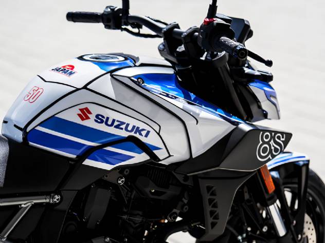 Suzuki cria versões especiais de 50 anos da GSX-8S e GSX-S1000