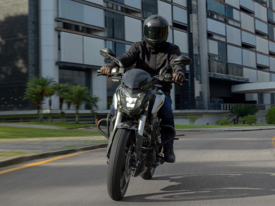 Bajaj�Dominar 250 2027 - frente