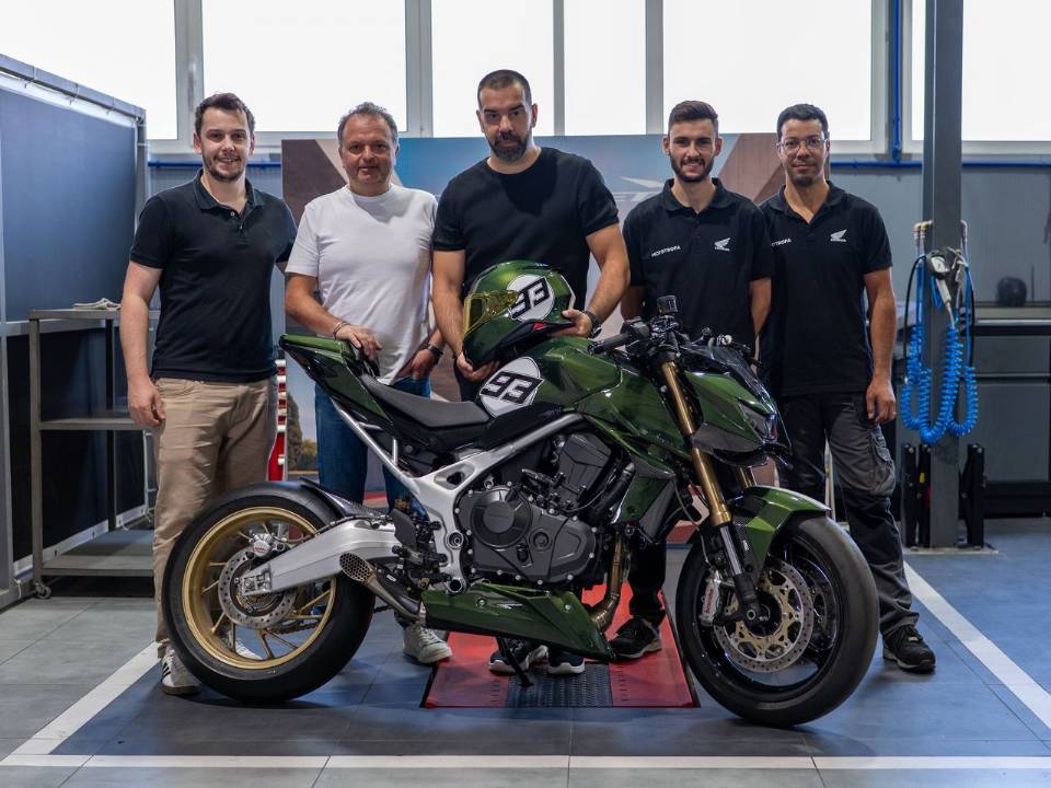 CB750 Hornet Mugen - vencedora do Honda Customs 2026