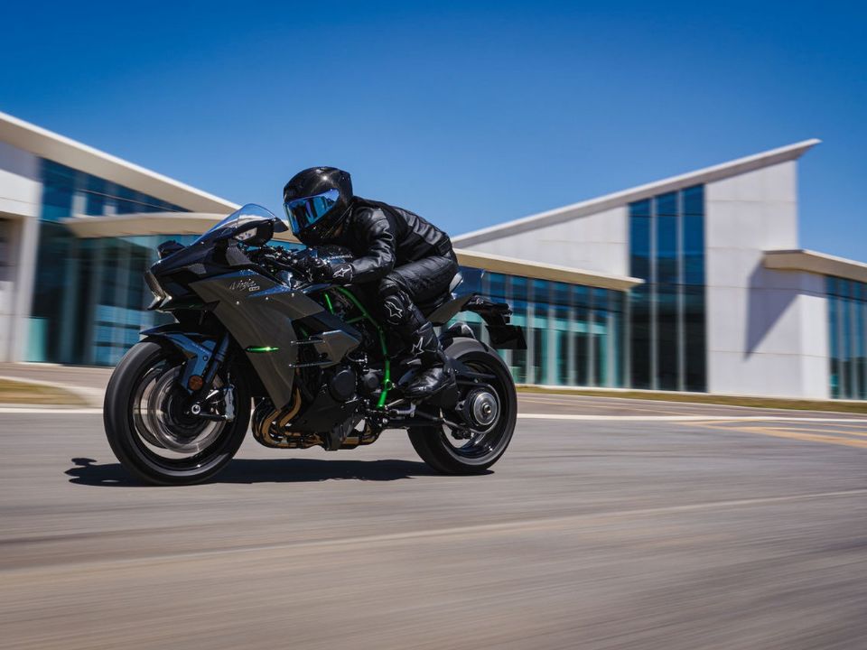 Kawasaki�H2 2027 - lateral