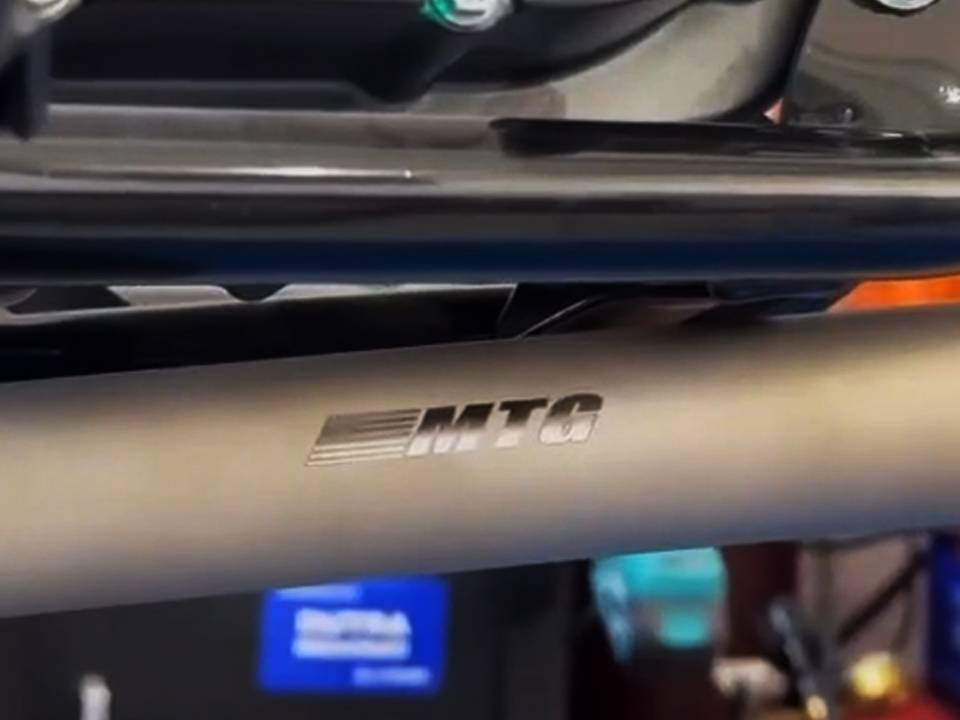 Imagem da adaptação do novo escapamento da SBM 250T